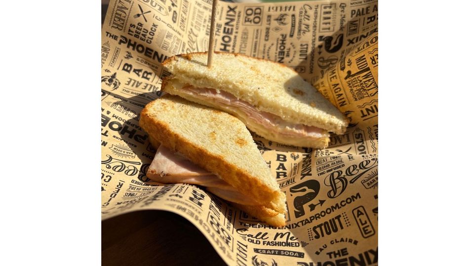 A visualization of the menu item "Ham, Turkey, & Swiss Melt"