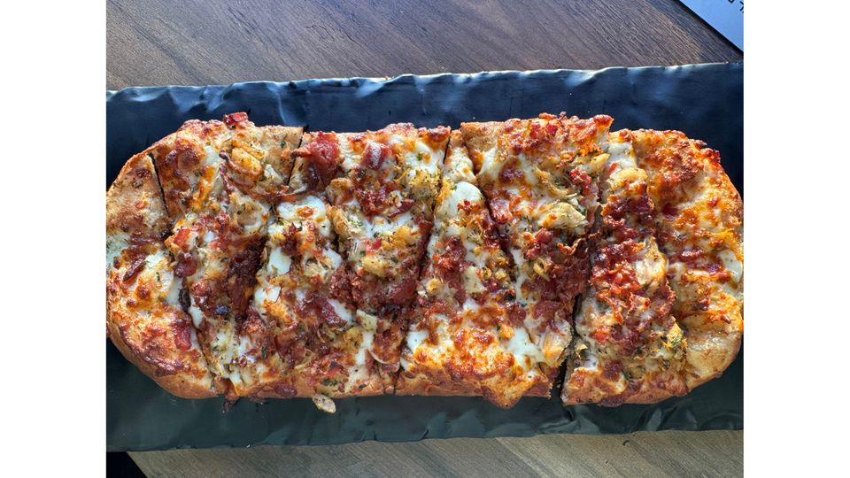 A visualization of the menu item "Chicken Bacon Ranch Flatbread"