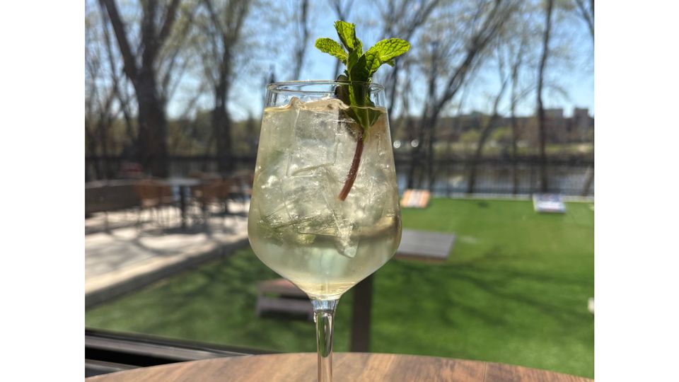 A visualization of the menu item "Hugo Spritz"